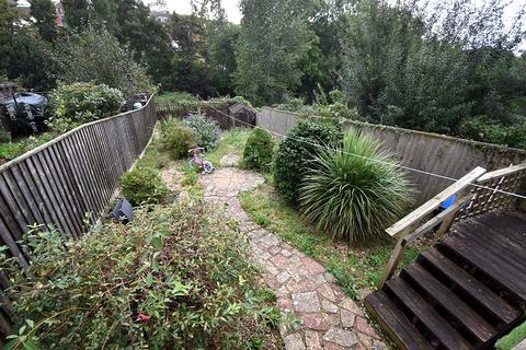 40 Lancelot Road, Exeter, EX4 9BZ