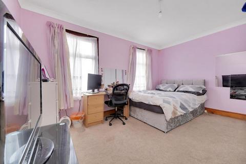 3 bedroom detached house for sale, Melbourne Road, London E17