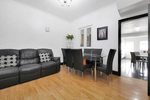 3 bedroom detached house for sale, Melbourne Road, London E17