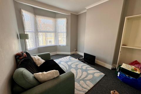 2 bedroom flat to rent, Stromness Road, Southend-On-Sea