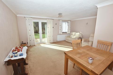 3 bedroom end of terrace house for sale, Fremantle Close, South Woodham Ferrers