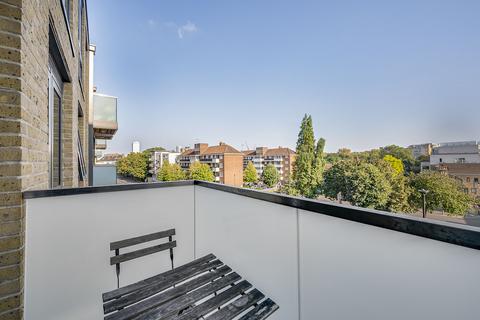 2 bedroom flat for sale, Juniper Drive, London, SW18