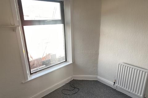 2 bedroom terraced house to rent, Samuel Street, Middleton