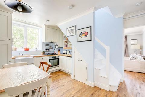 2 bedroom flat for sale, Basuto Road, London