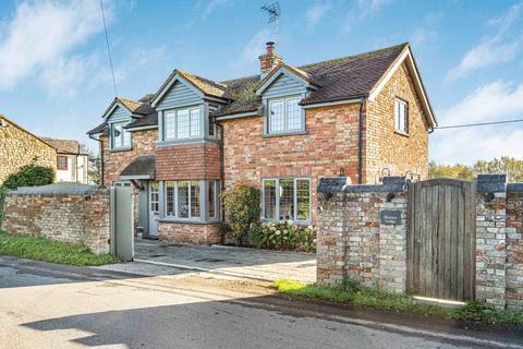 3 bedroom detached house for sale, Bridge Road, Aylesbury HP18