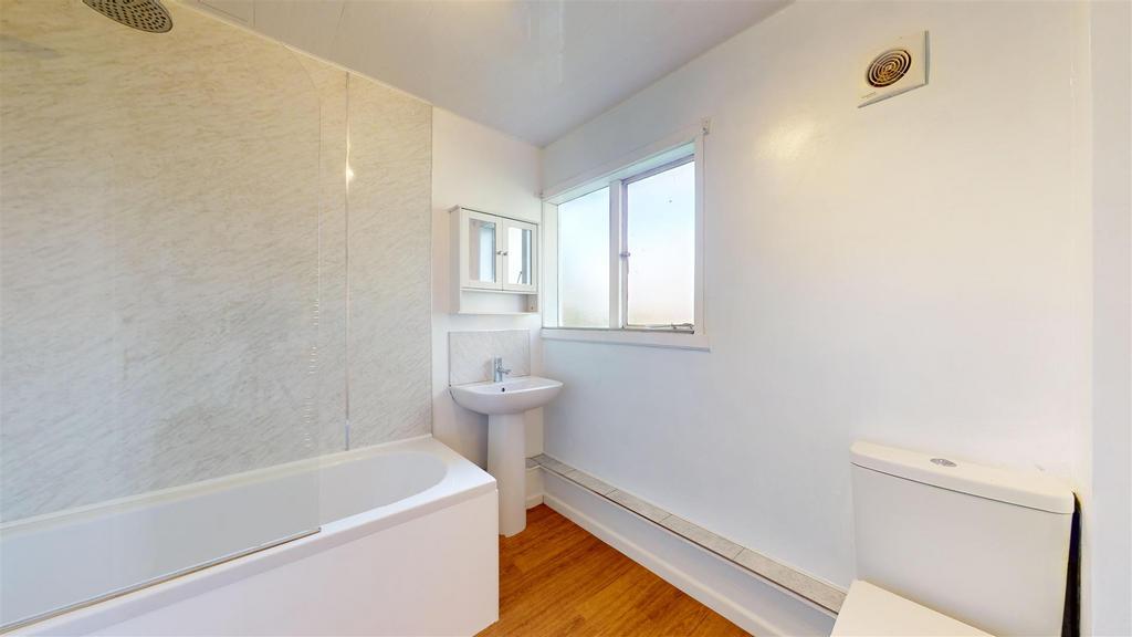 Cedar Lodge Bathroom.jpg