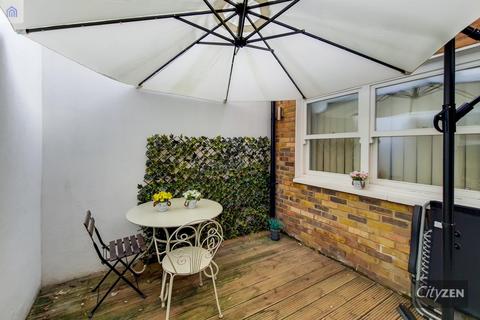 Studio to rent, Earlington, 30-31 Philbeach Gardens, London SW5