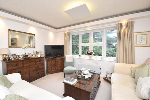 2 bedroom apartment for sale, Queens Road, Weybridge, KT13