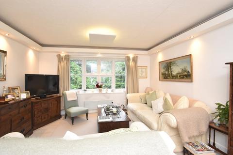 2 bedroom apartment for sale, Queens Road, Weybridge, KT13