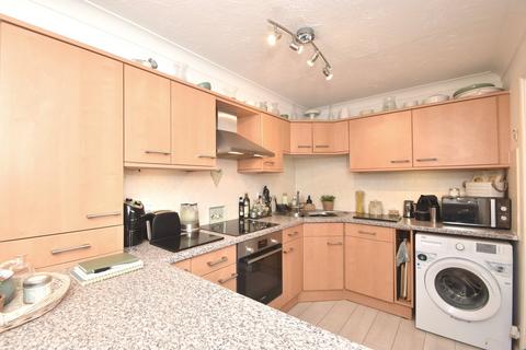 2 bedroom apartment for sale, Queens Road, Weybridge, KT13