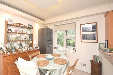 undefined, Queens Road, Weybridge, KT13