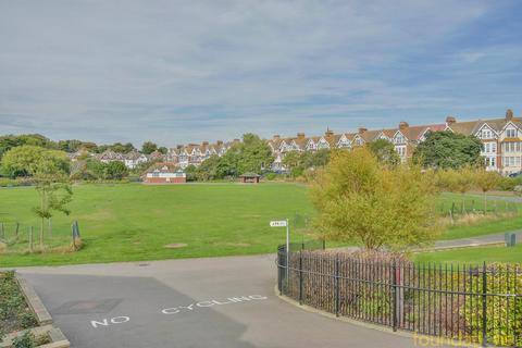 2 bedroom flat for sale, Egerton Road, Bexhill-on-Sea, TN39