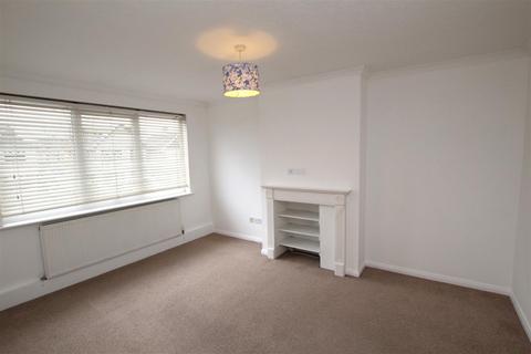 2 bedroom maisonette to rent, Rushdene Court, Brentwood