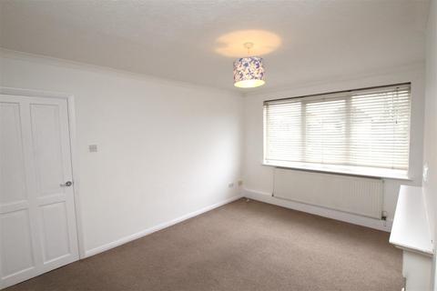 2 bedroom maisonette to rent, Rushdene Court, Brentwood