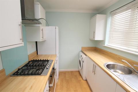 2 bedroom maisonette to rent, Rushdene Court, Brentwood