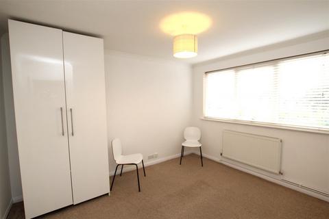 2 bedroom maisonette to rent, Rushdene Court, Brentwood