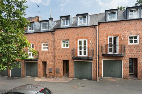 2 bedroom townhouse to rent, St Gregorys Mews Tanner Row York