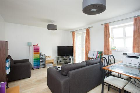 2 bedroom townhouse to rent, St Gregorys Mews Tanner Row York