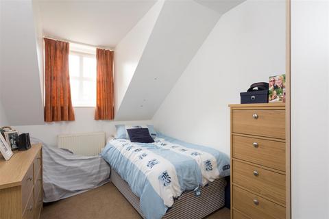 2 bedroom townhouse to rent, St Gregorys Mews Tanner Row York