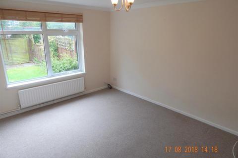 2 bedroom terraced house to rent, Sandhurst Close, Redditch