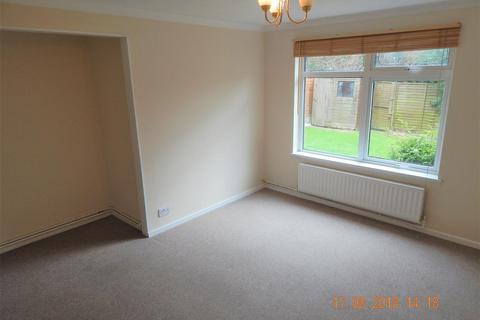 2 bedroom terraced house to rent, Sandhurst Close, Redditch