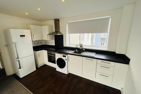 2 bedroom flat to rent, 18662164 Broad Street, Staple Hill