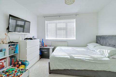 59 Ongar Way, Rainham, RM13 7YR