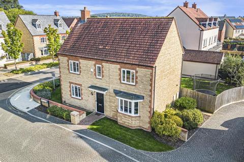 4 bedroom detached house for sale, Ripon Close, Bicester