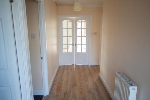 2 bedroom property to rent, Squirrels leap, West Hill