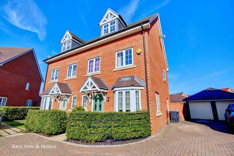 32 Cartmel Road, Daventry, NN11 2PP