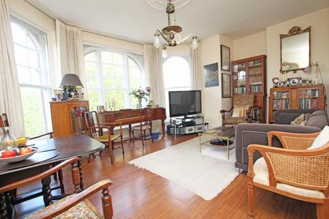 4 bedroom flat for sale, St Johns Road, Eastbourne, BN20 7NQ