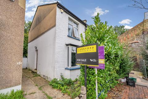 2 bedroom semi-detached house for sale, Aylesbury Road, Bromley