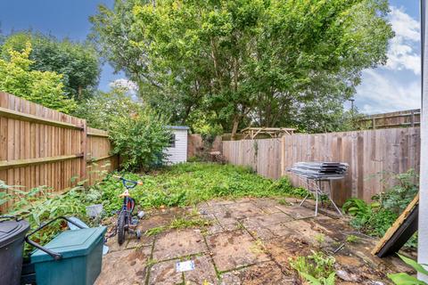 2 bedroom semi-detached house for sale, Aylesbury Road, Bromley