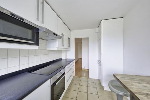 3 bedroom flat for sale, Goulden House, SW11 3HG