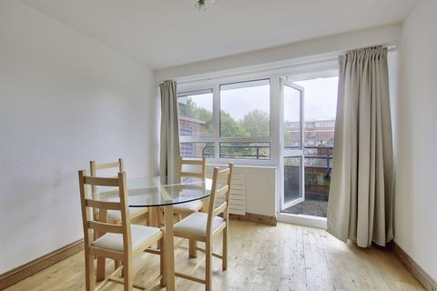 3 bedroom flat for sale, Goulden House, SW11 3HG