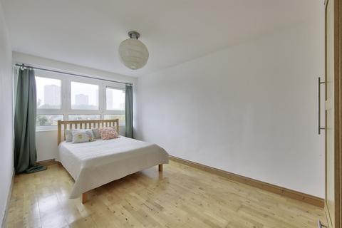 3 bedroom flat for sale, Goulden House, SW11 3HG