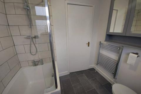 3 bedroom semi-detached house to rent, Vassall Court, Bristol BS16