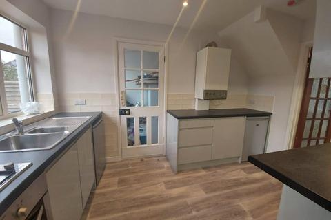 3 bedroom semi-detached house to rent, Vassall Court, Bristol BS16