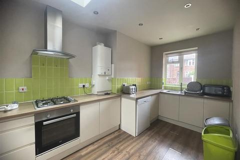 6 bedroom semi-detached house to rent, *£120pppw Excl bills* Pelham Crescent, Beeston, NG9 2ER