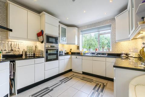 213 Burnt Oak Lane, Sidcup, DA15 9DQ