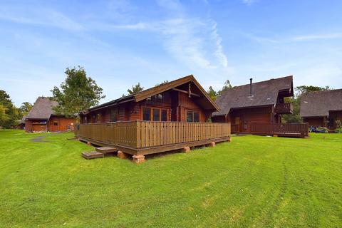 2 bedroom log cabin to rent, The Lakes, Marlow SL7