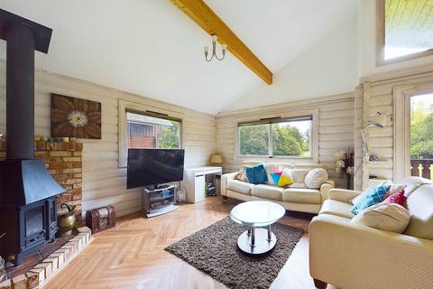 2 bedroom log cabin to rent, The Lakes, Marlow SL7