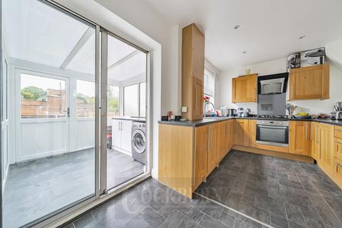 4 Horley Road, London, SE9 4LF
