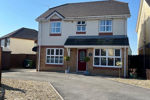 4 bedroom detached house for sale, Cwrt Y Gloch, Carmarthen SA32