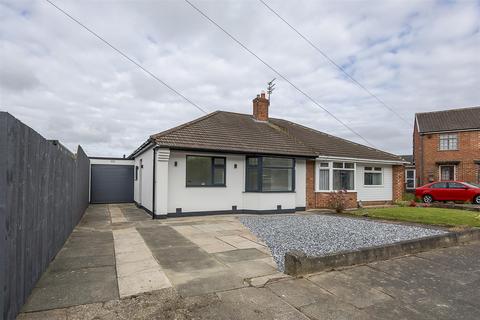 2 bedroom semi-detached bungalow for sale, Woodhorn Gardens, Wideopen, Newcastle upon Tyne