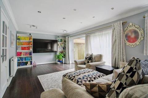 17 Upper Tail, Watford, WD19 5DF