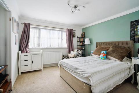 17 Upper Tail, Watford, WD19 5DF
