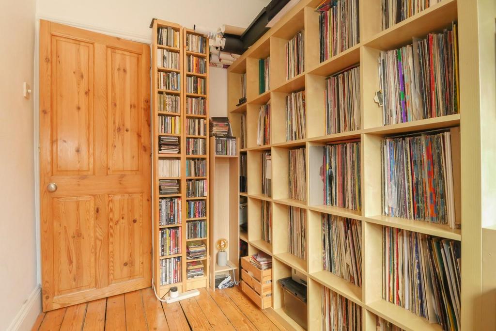 Bedroom/study
