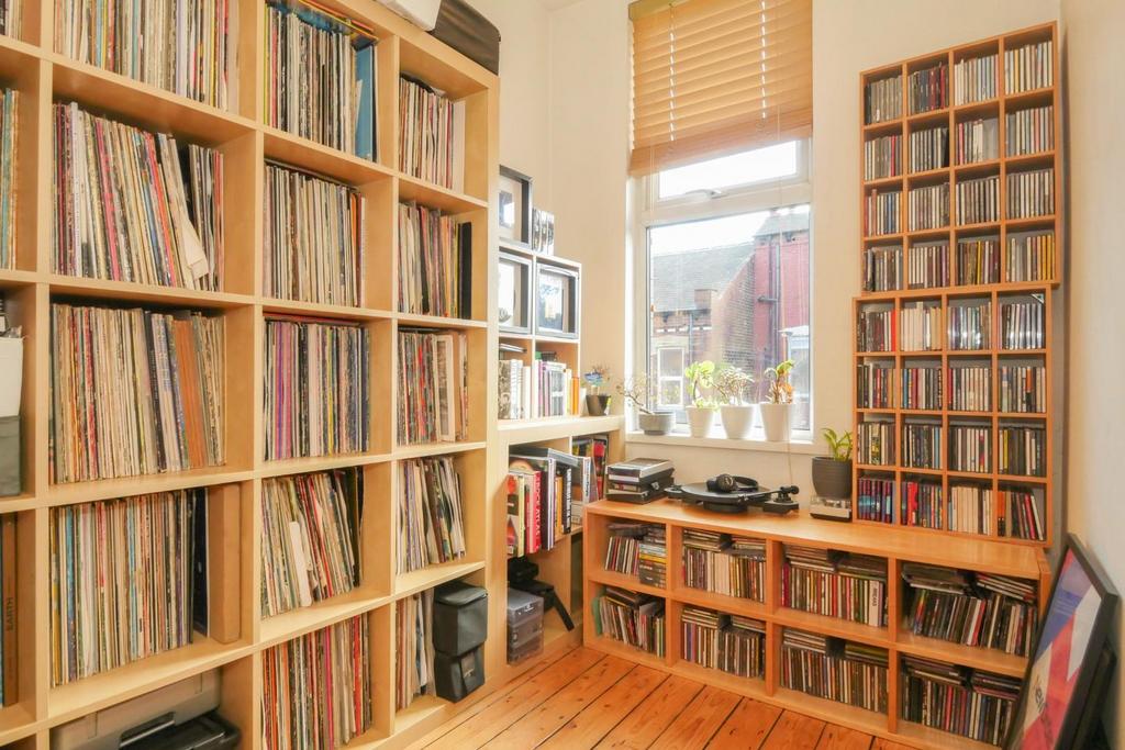 Bedroom/study