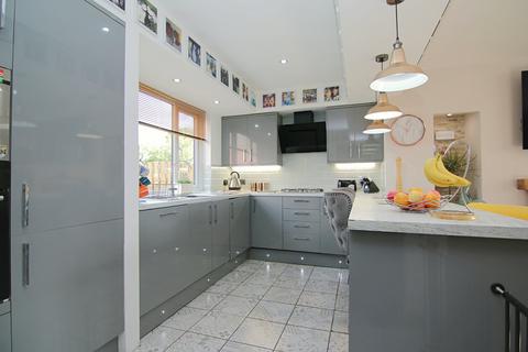 19 Howarth Avenue, Bradford, BD2 1HY